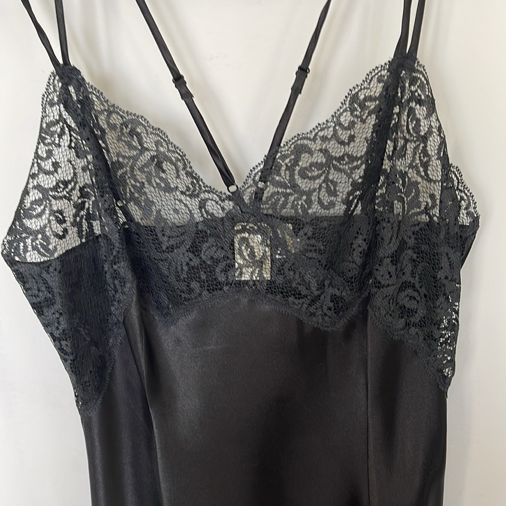 Lingerie - Picture 2 of 5